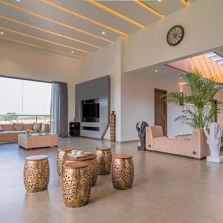 נאסיק Stayvista'S Le Bon Horizon - Hillside Elegance With Chic Interiors, Poolside Serenity & Picturesque Gazebo - Proximity To Sula מראה חיצוני תמונה