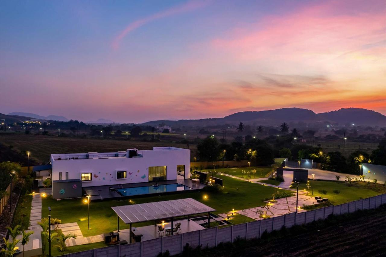 נאסיק Stayvista'S Le Bon Horizon - Hillside Elegance With Chic Interiors, Poolside Serenity & Picturesque Gazebo - Proximity To Sula מראה חיצוני תמונה