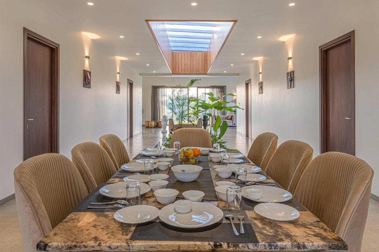 נאסיק Stayvista'S Le Bon Horizon - Hillside Elegance With Chic Interiors, Poolside Serenity & Picturesque Gazebo - Proximity To Sula מראה חיצוני תמונה