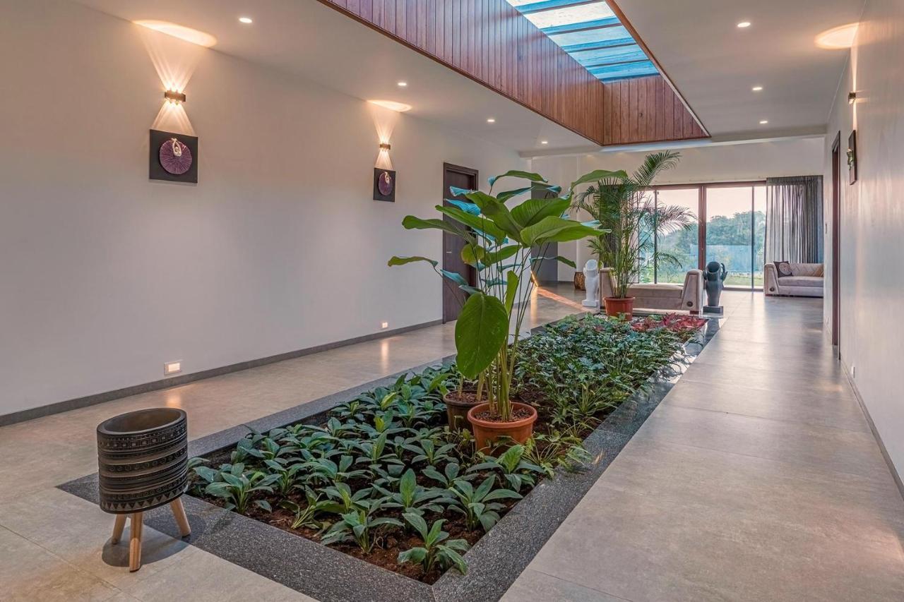 נאסיק Stayvista'S Le Bon Horizon - Hillside Elegance With Chic Interiors, Poolside Serenity & Picturesque Gazebo - Proximity To Sula מראה חיצוני תמונה