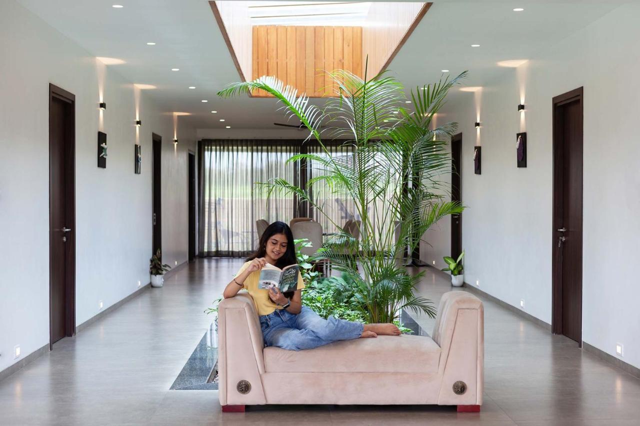 נאסיק Stayvista'S Le Bon Horizon - Hillside Elegance With Chic Interiors, Poolside Serenity & Picturesque Gazebo - Proximity To Sula מראה חיצוני תמונה