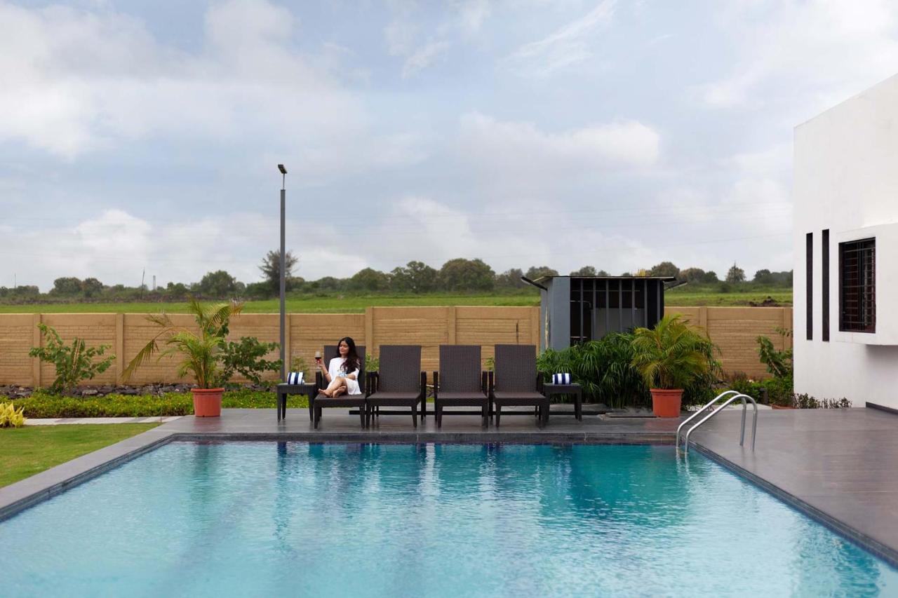 נאסיק Stayvista'S Le Bon Horizon - Hillside Elegance With Chic Interiors, Poolside Serenity & Picturesque Gazebo - Proximity To Sula מראה חיצוני תמונה