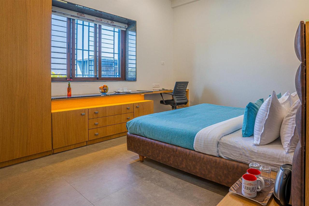 נאסיק Stayvista'S Le Bon Horizon - Hillside Elegance With Chic Interiors, Poolside Serenity & Picturesque Gazebo - Proximity To Sula מראה חיצוני תמונה