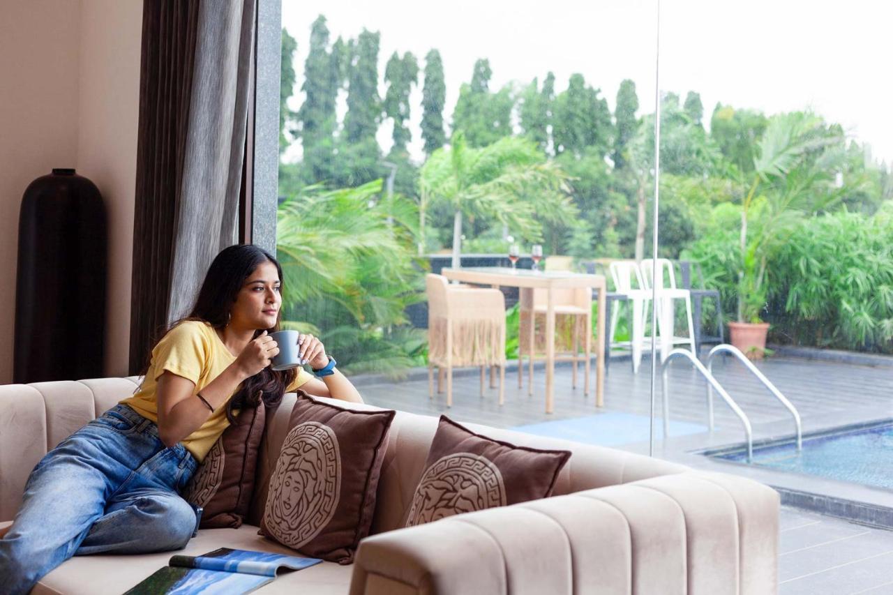 נאסיק Stayvista'S Le Bon Horizon - Hillside Elegance With Chic Interiors, Poolside Serenity & Picturesque Gazebo - Proximity To Sula מראה חיצוני תמונה