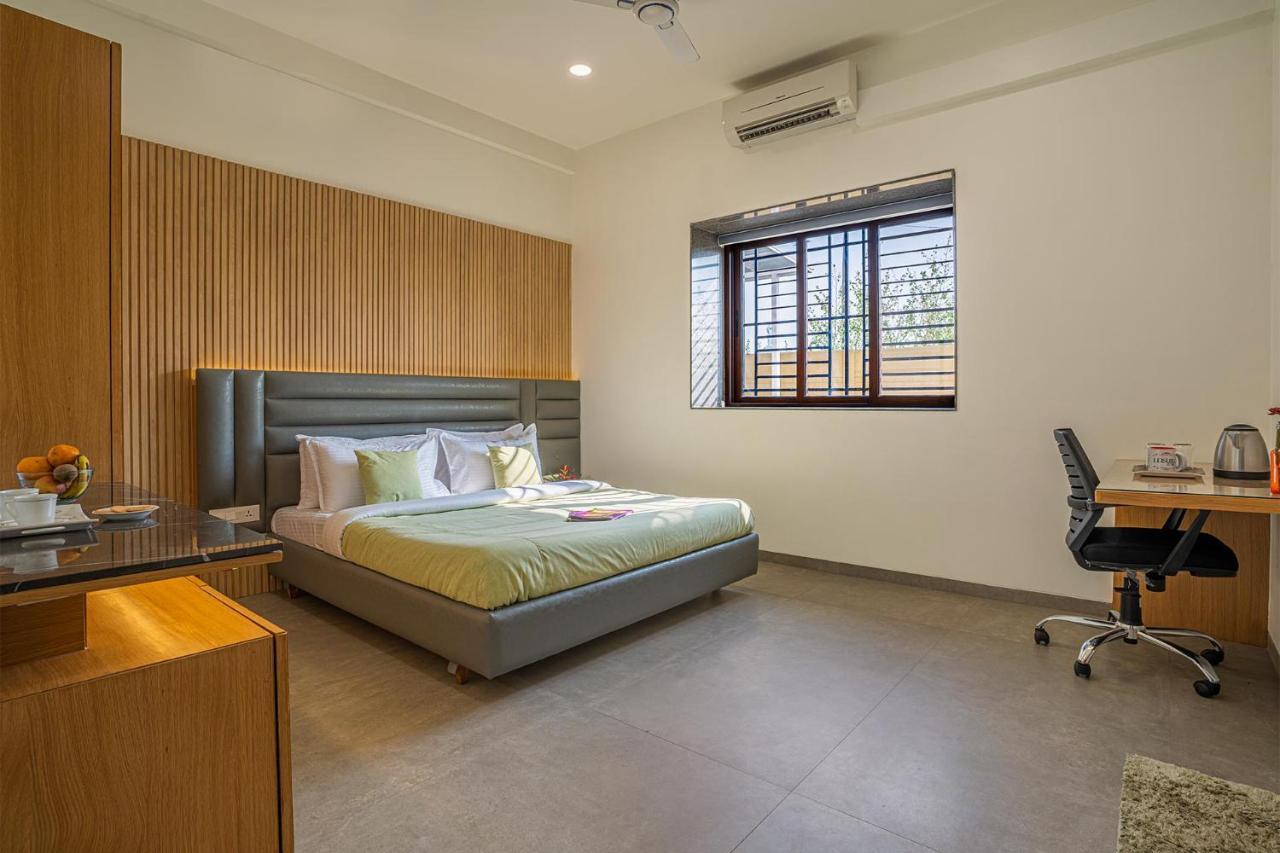 נאסיק Stayvista'S Le Bon Horizon - Hillside Elegance With Chic Interiors, Poolside Serenity & Picturesque Gazebo - Proximity To Sula מראה חיצוני תמונה
