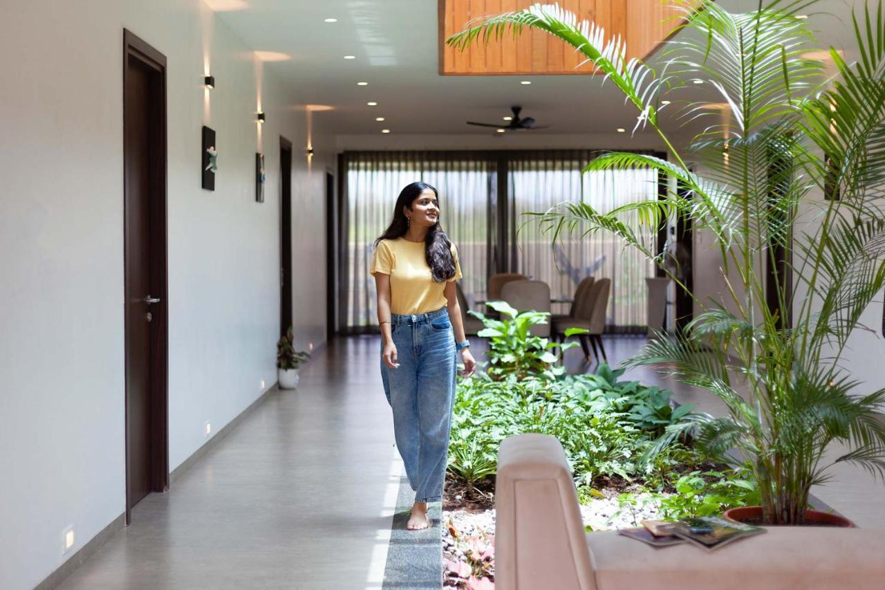 נאסיק Stayvista'S Le Bon Horizon - Hillside Elegance With Chic Interiors, Poolside Serenity & Picturesque Gazebo - Proximity To Sula מראה חיצוני תמונה