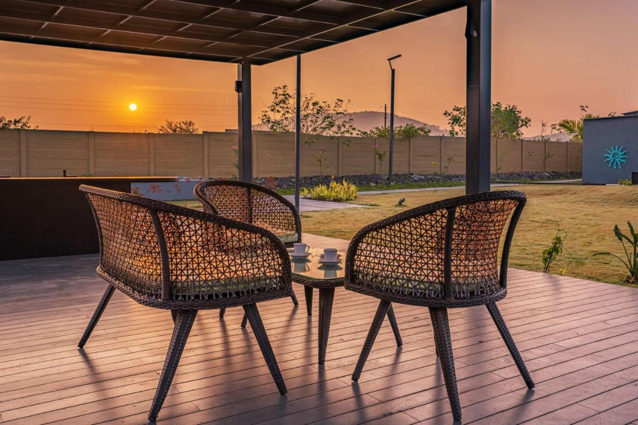נאסיק Stayvista'S Le Bon Horizon - Hillside Elegance With Chic Interiors, Poolside Serenity & Picturesque Gazebo - Proximity To Sula מראה חיצוני תמונה