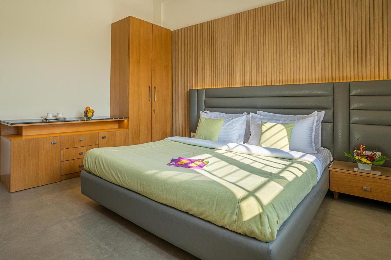נאסיק Stayvista'S Le Bon Horizon - Hillside Elegance With Chic Interiors, Poolside Serenity & Picturesque Gazebo - Proximity To Sula מראה חיצוני תמונה
