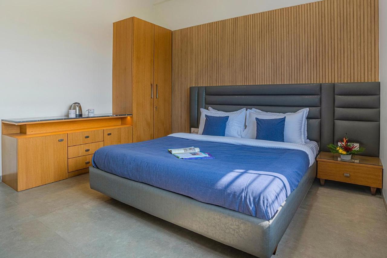 נאסיק Stayvista'S Le Bon Horizon - Hillside Elegance With Chic Interiors, Poolside Serenity & Picturesque Gazebo - Proximity To Sula מראה חיצוני תמונה