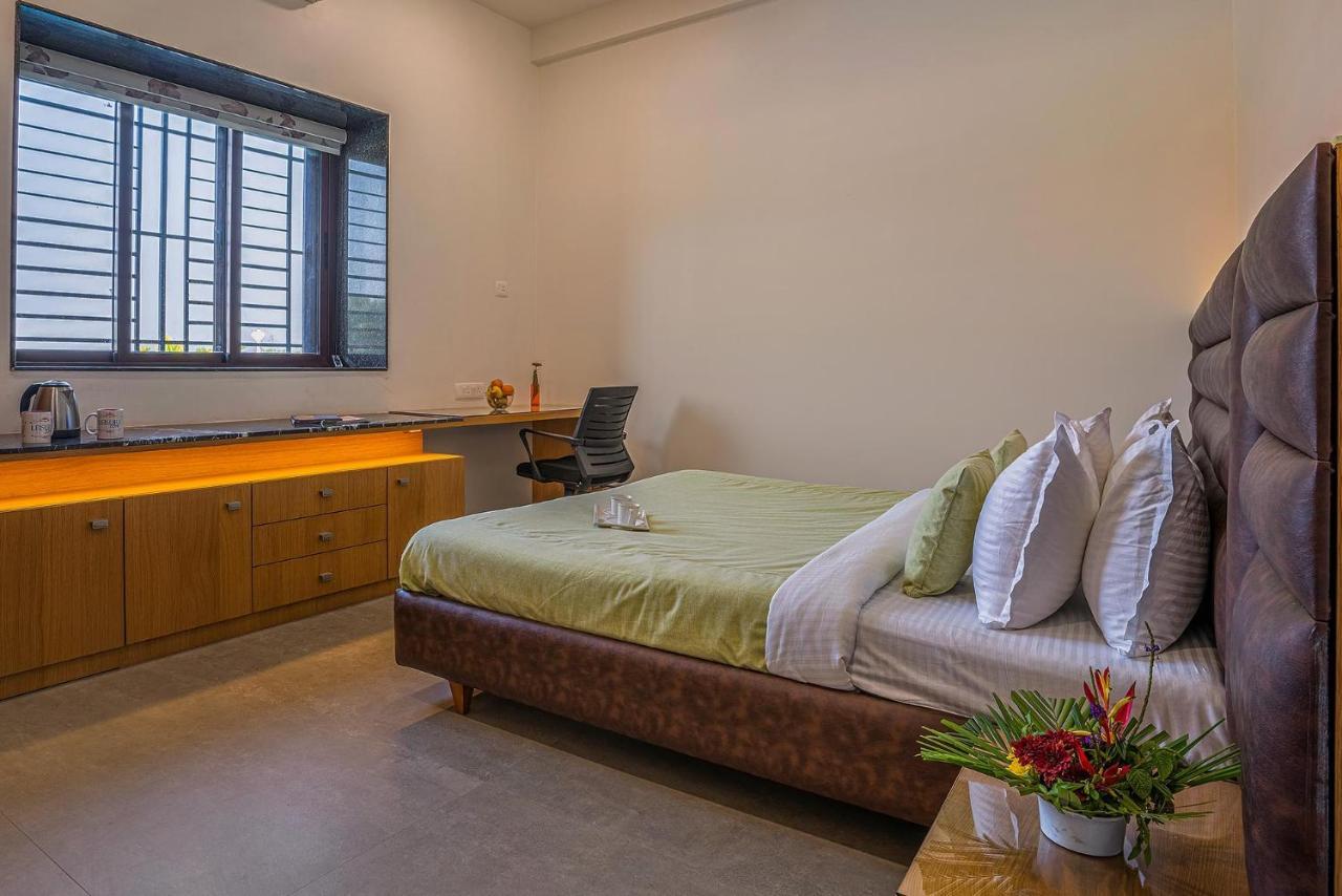 נאסיק Stayvista'S Le Bon Horizon - Hillside Elegance With Chic Interiors, Poolside Serenity & Picturesque Gazebo - Proximity To Sula מראה חיצוני תמונה