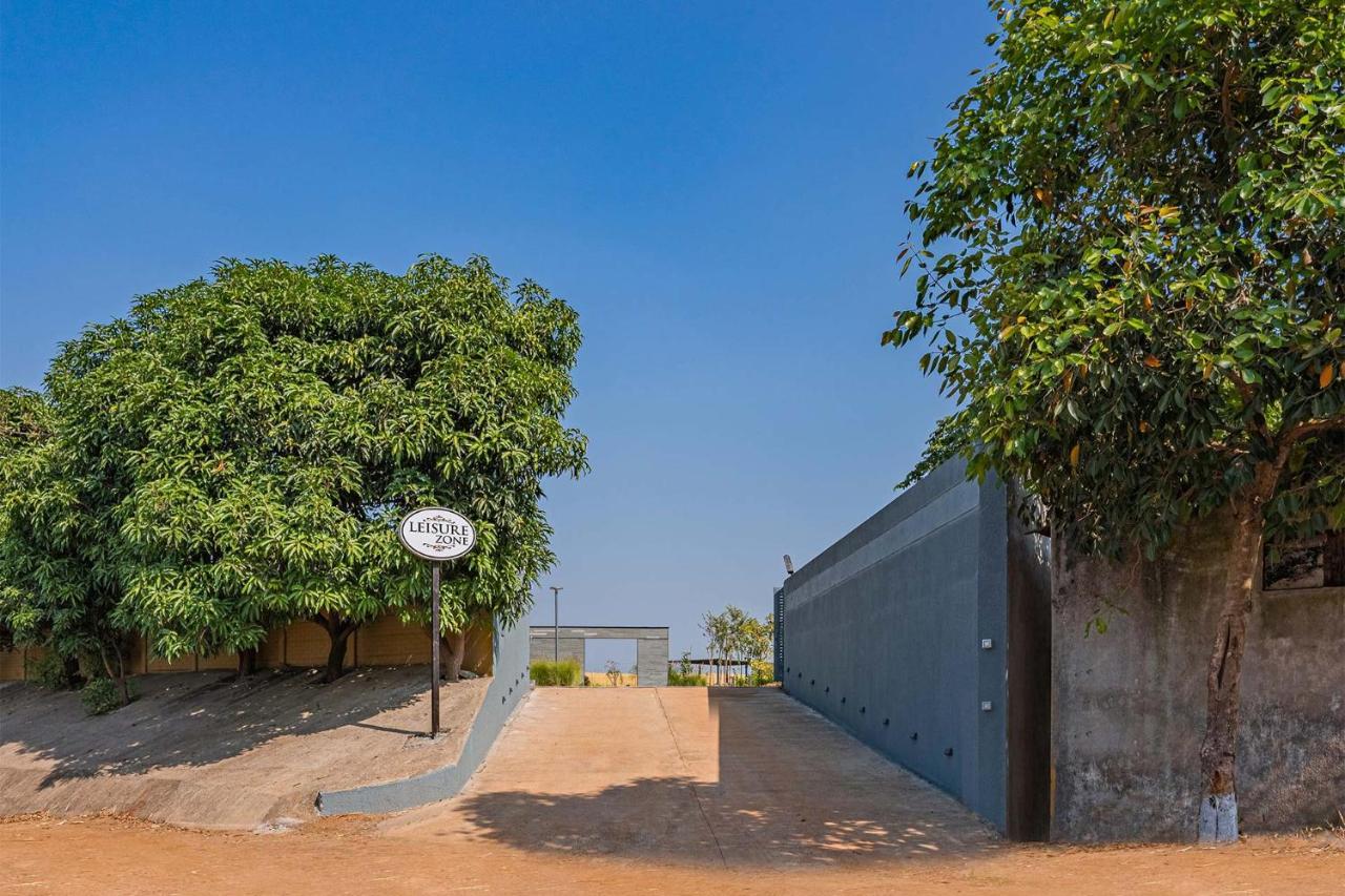 נאסיק Stayvista'S Le Bon Horizon - Hillside Elegance With Chic Interiors, Poolside Serenity & Picturesque Gazebo - Proximity To Sula מראה חיצוני תמונה