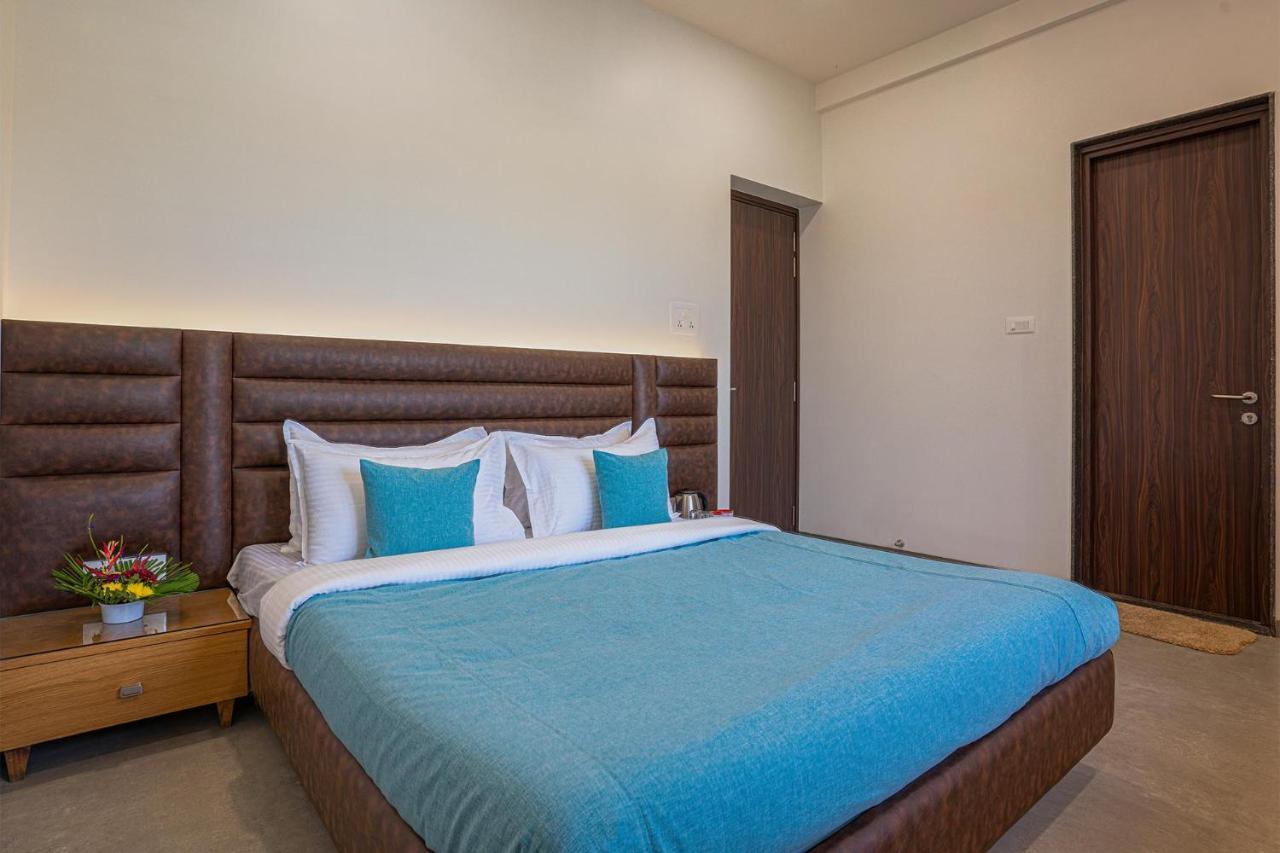נאסיק Stayvista'S Le Bon Horizon - Hillside Elegance With Chic Interiors, Poolside Serenity & Picturesque Gazebo - Proximity To Sula מראה חיצוני תמונה