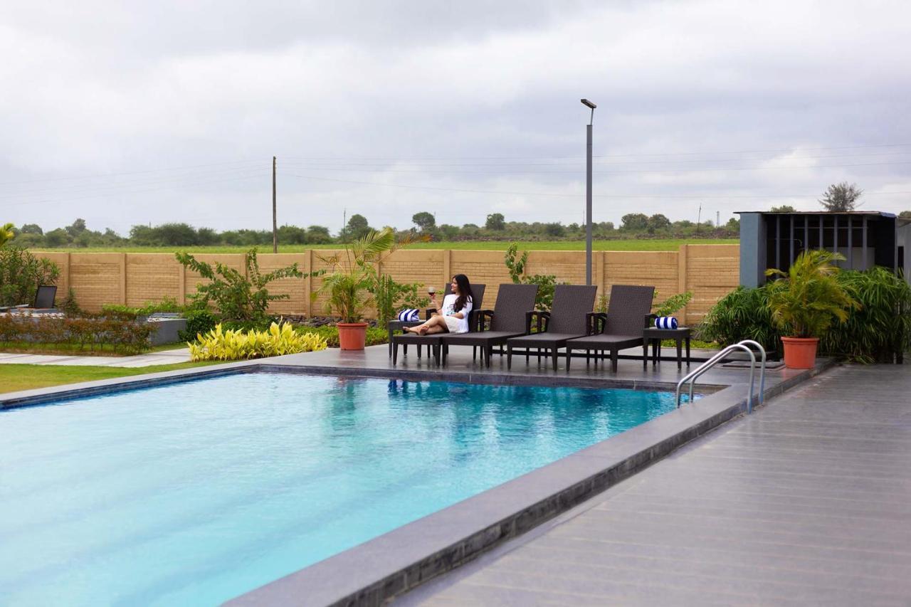 נאסיק Stayvista'S Le Bon Horizon - Hillside Elegance With Chic Interiors, Poolside Serenity & Picturesque Gazebo - Proximity To Sula מראה חיצוני תמונה