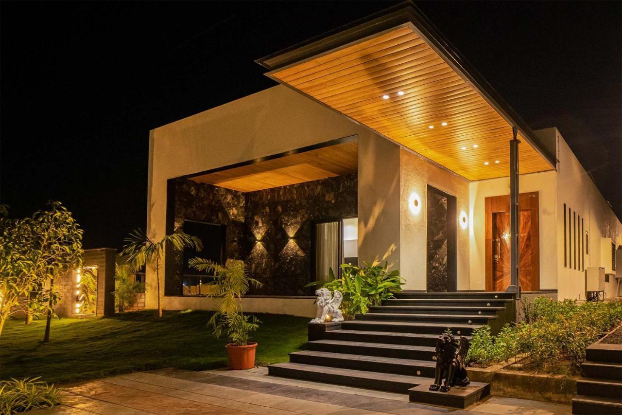 נאסיק Stayvista'S Le Bon Horizon - Hillside Elegance With Chic Interiors, Poolside Serenity & Picturesque Gazebo - Proximity To Sula מראה חיצוני תמונה