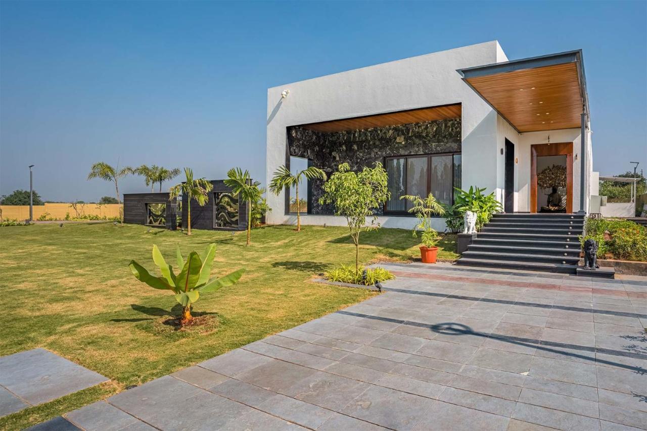 נאסיק Stayvista'S Le Bon Horizon - Hillside Elegance With Chic Interiors, Poolside Serenity & Picturesque Gazebo - Proximity To Sula מראה חיצוני תמונה