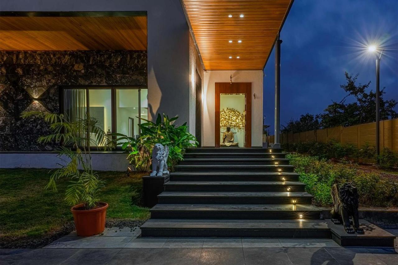 נאסיק Stayvista'S Le Bon Horizon - Hillside Elegance With Chic Interiors, Poolside Serenity & Picturesque Gazebo - Proximity To Sula מראה חיצוני תמונה