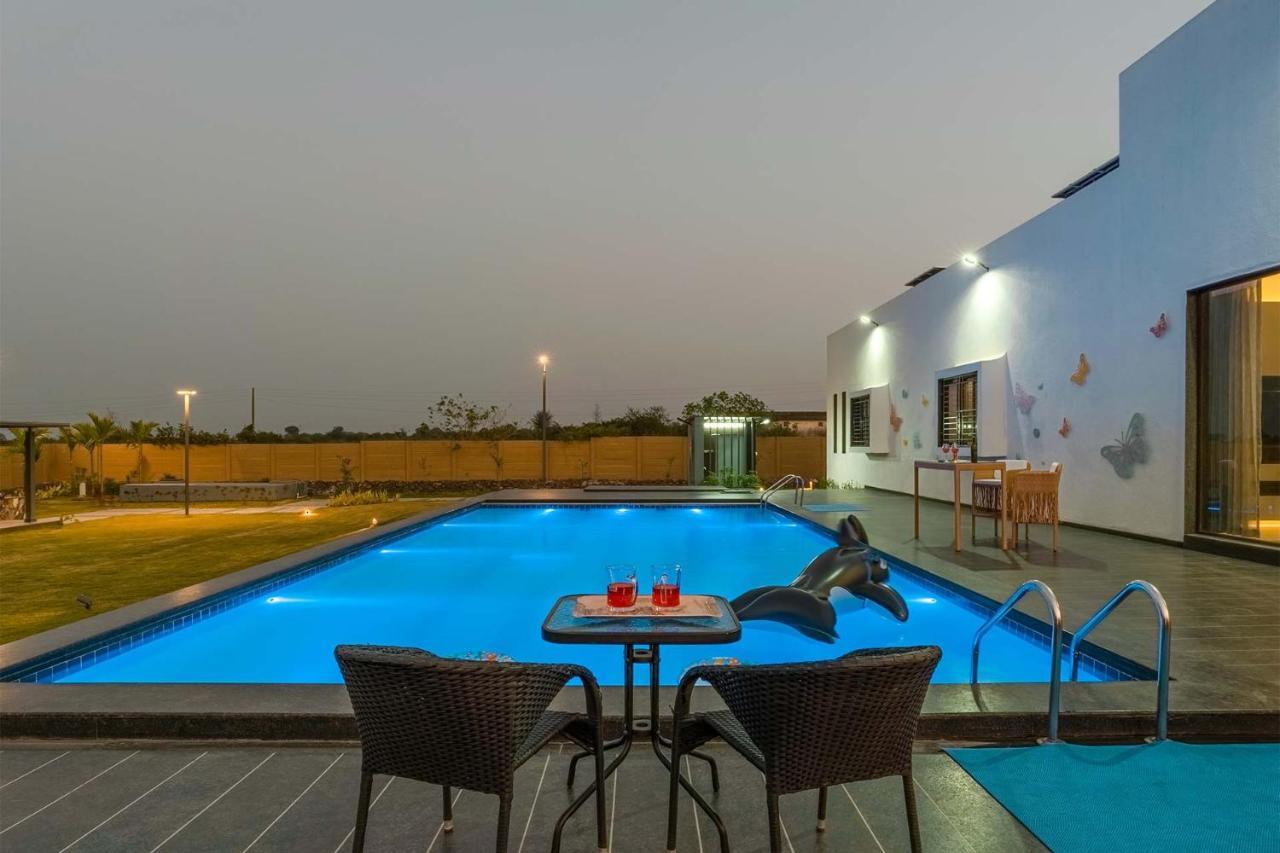 נאסיק Stayvista'S Le Bon Horizon - Hillside Elegance With Chic Interiors, Poolside Serenity & Picturesque Gazebo - Proximity To Sula מראה חיצוני תמונה