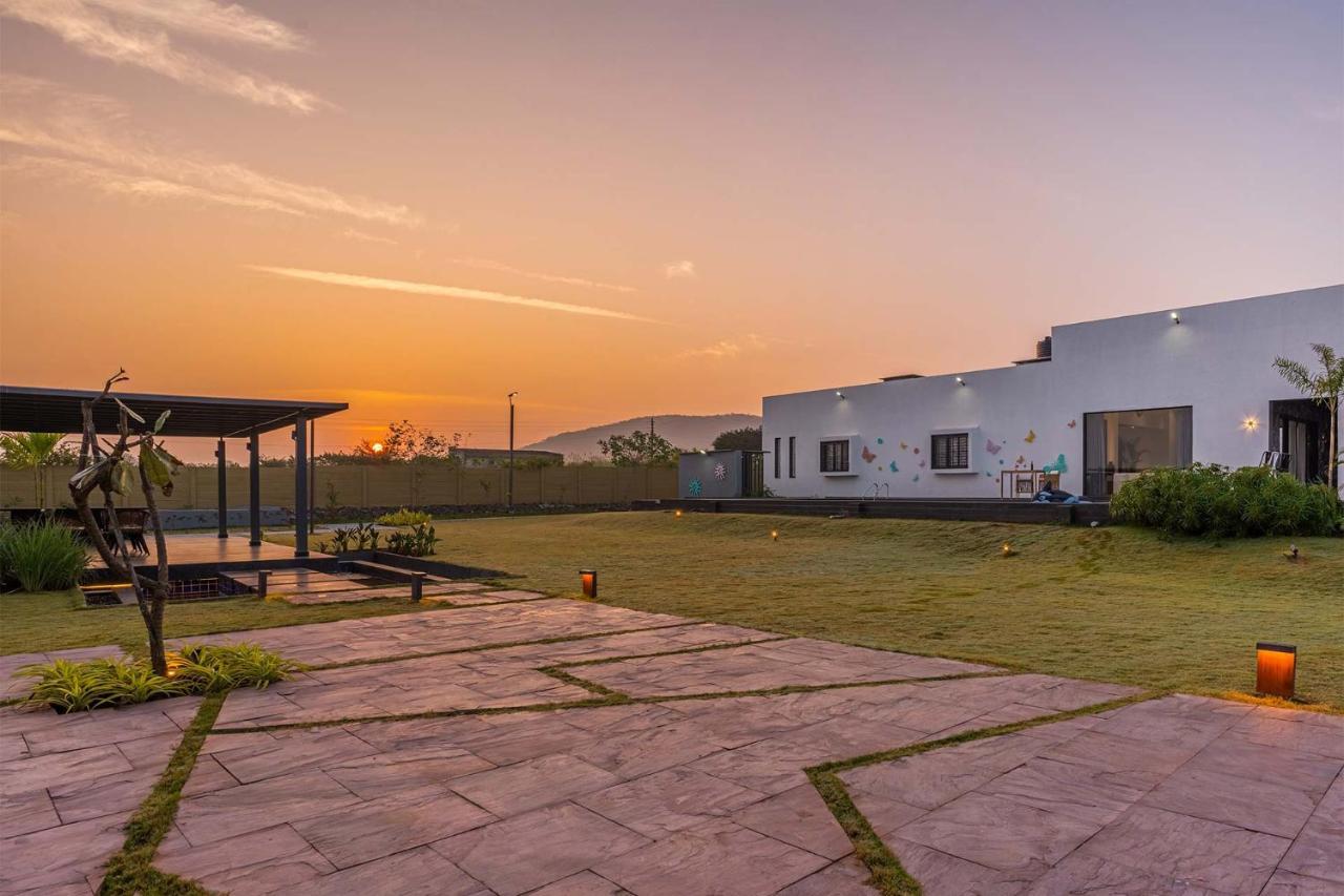 נאסיק Stayvista'S Le Bon Horizon - Hillside Elegance With Chic Interiors, Poolside Serenity & Picturesque Gazebo - Proximity To Sula מראה חיצוני תמונה