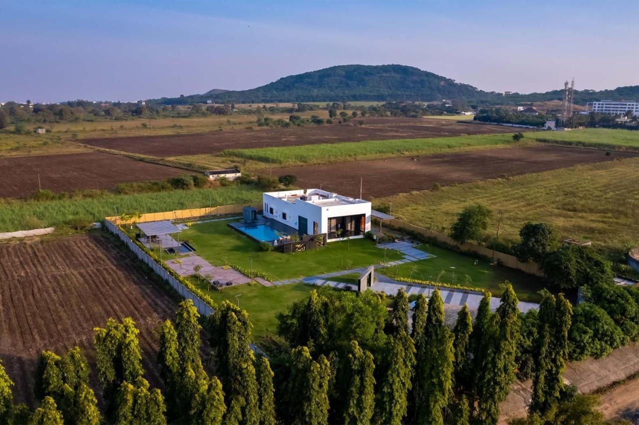 נאסיק Stayvista'S Le Bon Horizon - Hillside Elegance With Chic Interiors, Poolside Serenity & Picturesque Gazebo - Proximity To Sula מראה חיצוני תמונה