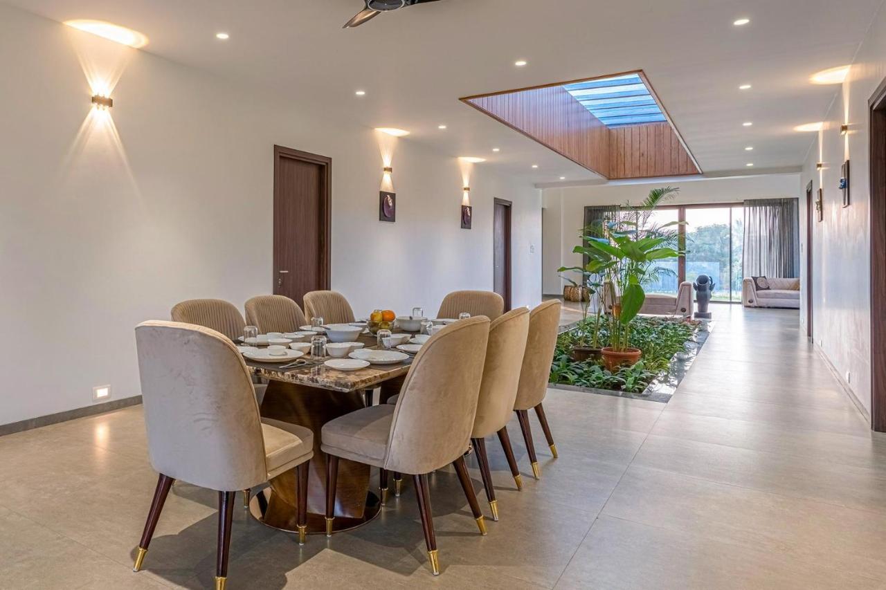נאסיק Stayvista'S Le Bon Horizon - Hillside Elegance With Chic Interiors, Poolside Serenity & Picturesque Gazebo - Proximity To Sula מראה חיצוני תמונה