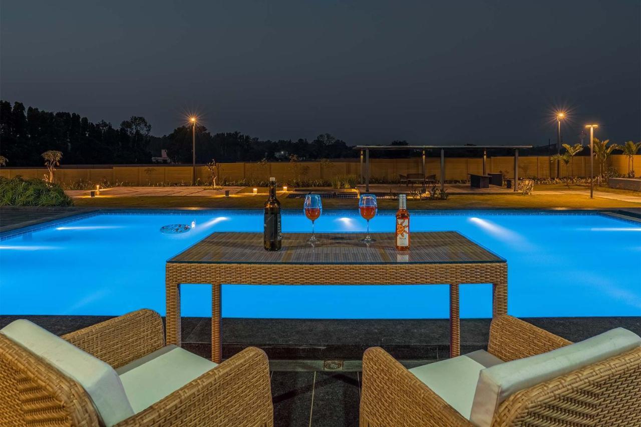 נאסיק Stayvista'S Le Bon Horizon - Hillside Elegance With Chic Interiors, Poolside Serenity & Picturesque Gazebo - Proximity To Sula מראה חיצוני תמונה